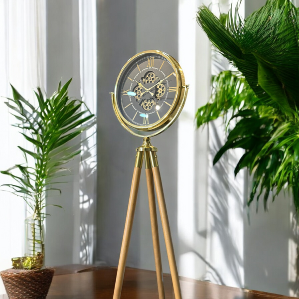 Tripodklocka Med Guldfärgat Metallhjul – Bruna Träben (150 × 45 cm)