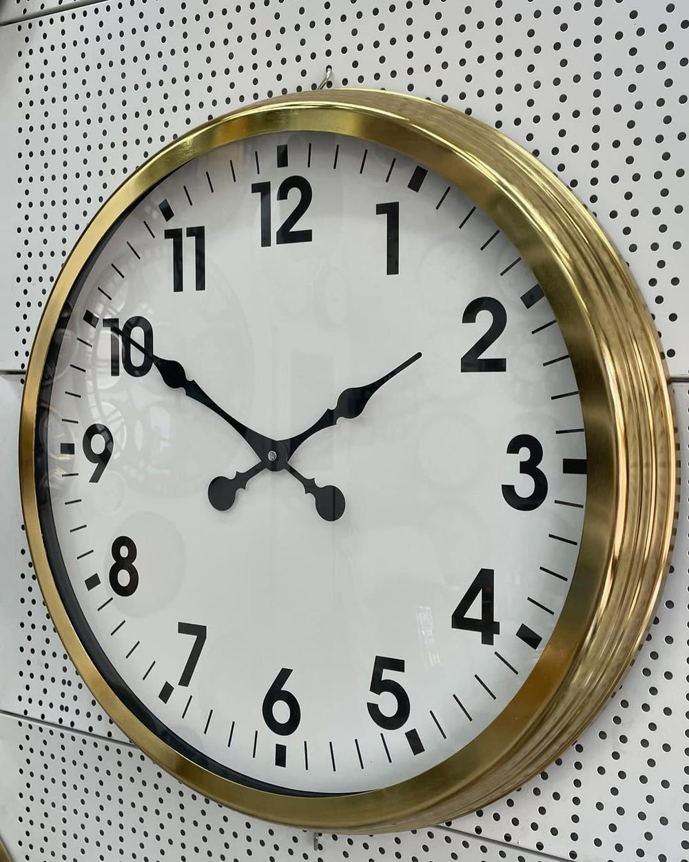 Klassisk Väggklocka i Guldmetall (60 cm)