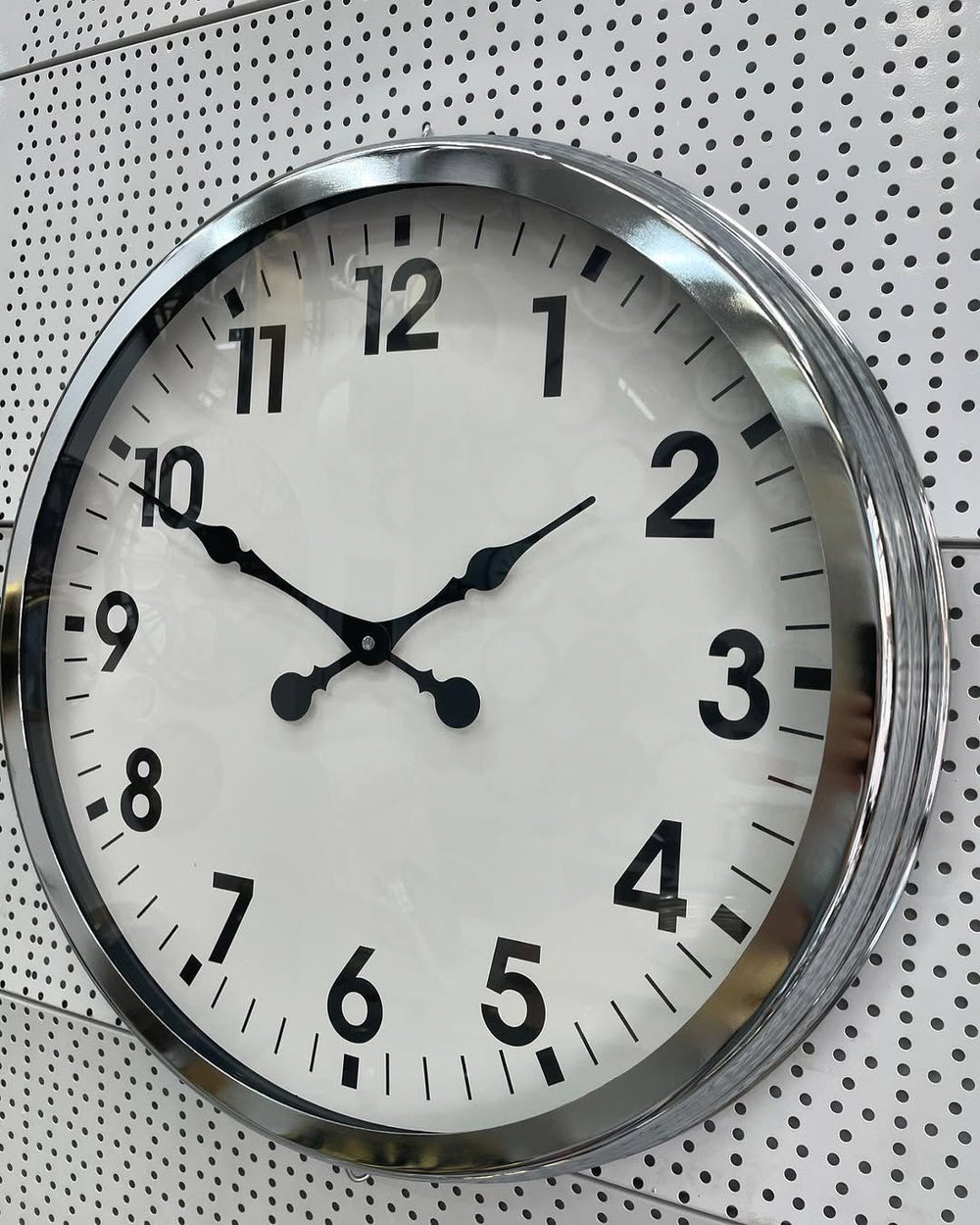 Klassisk Väggklocka i Krommetall (60 cm)