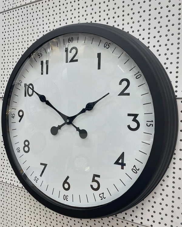 Klassisk Väggklocka i Svart Metall (60 cm)