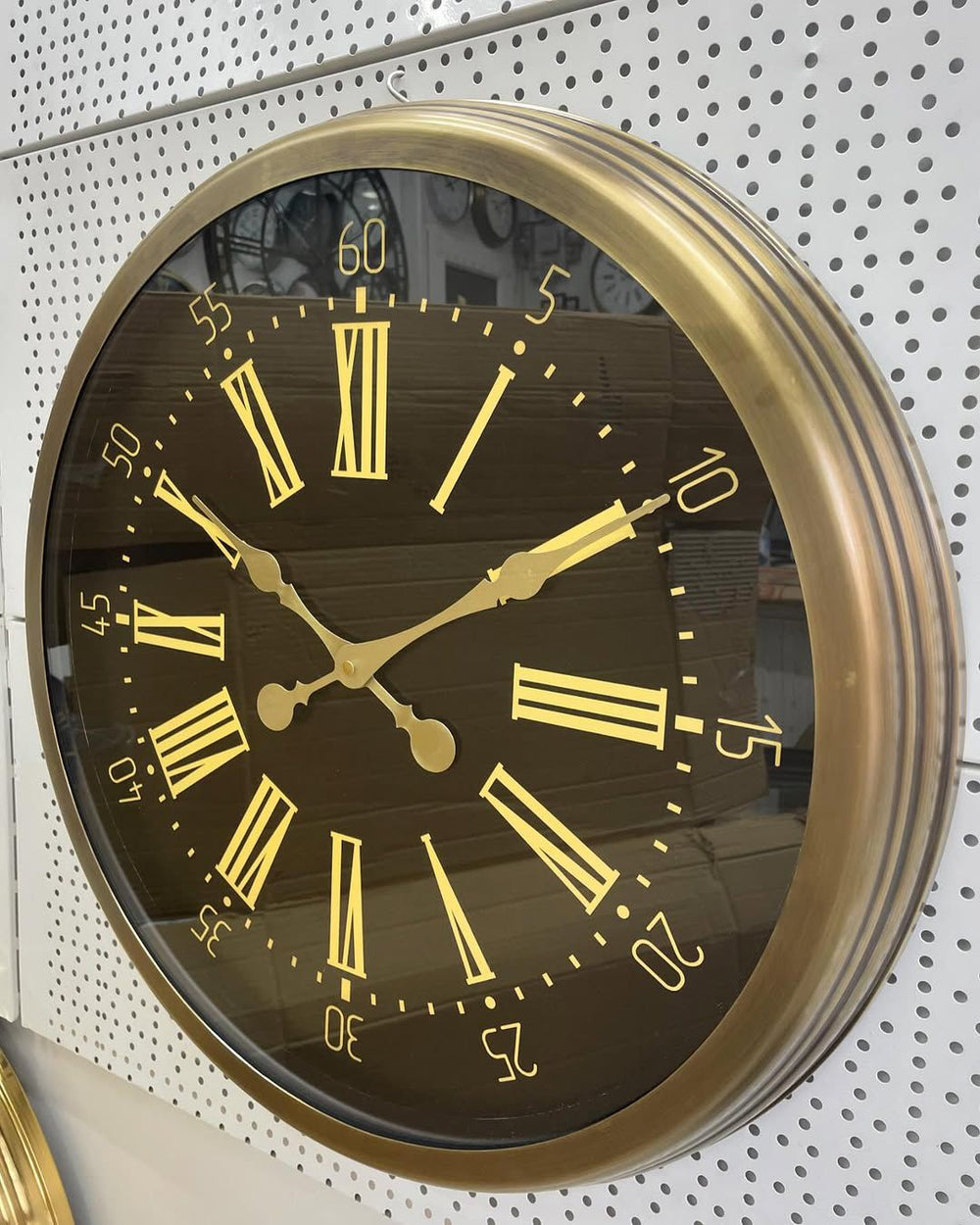 Väggklocka i Metall med Svart Urtavla och Antik Finish (60 cm)