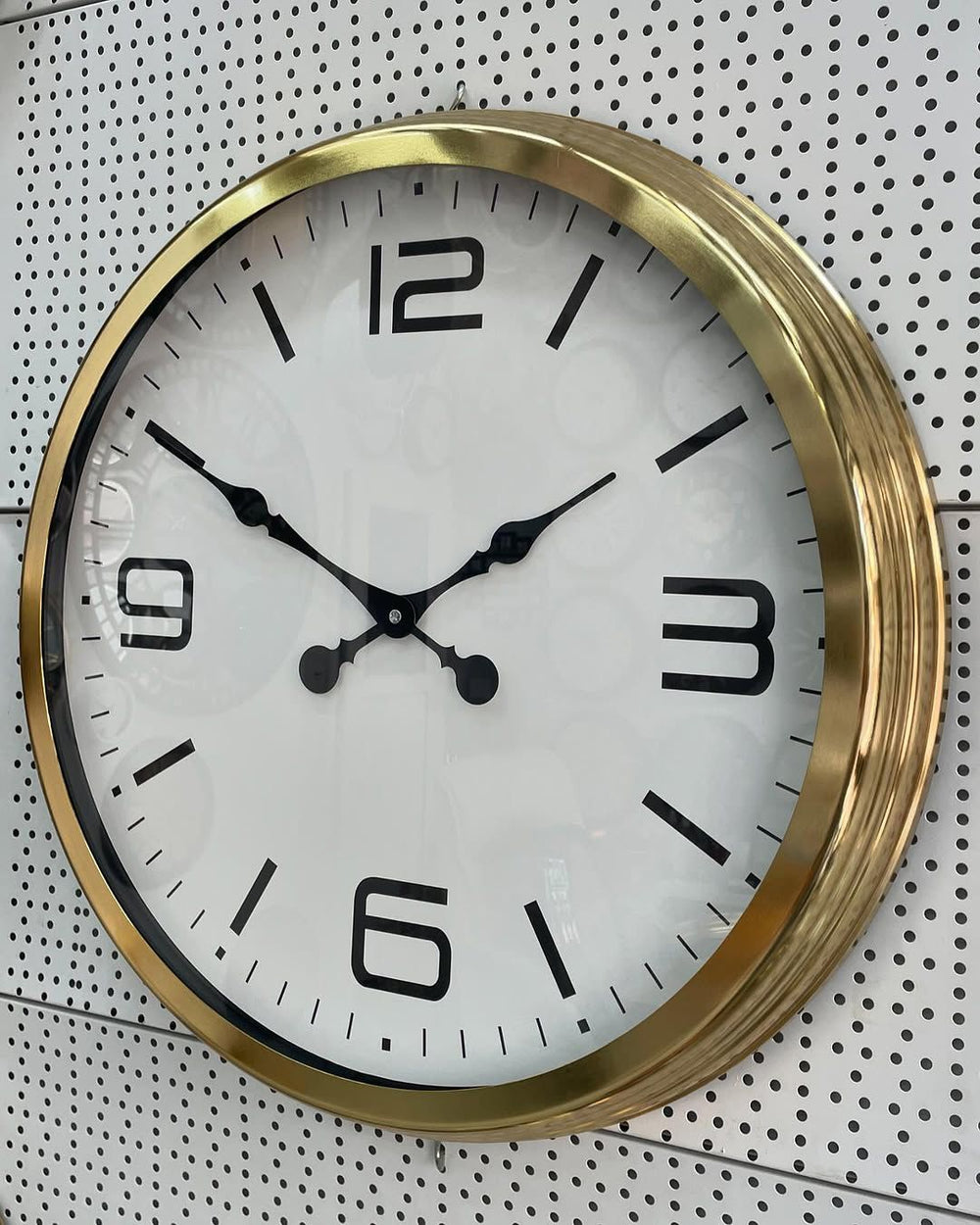 Klassisk Väggklocka i Guldmetall (60 cm)