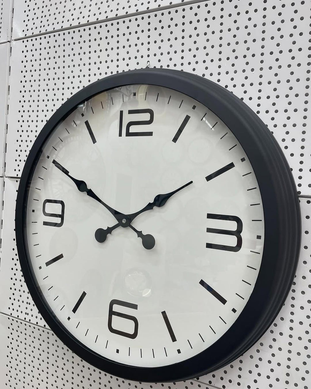 Modern Väggklocka i Svart Metall (60 cm)