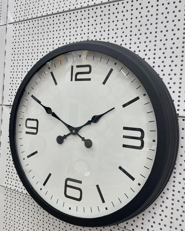 Modern Väggklocka i Svart Metall (60 cm)
