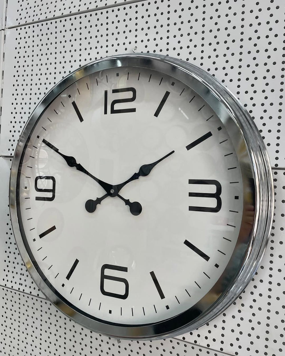 Modern Väggklocka i Krommetall (60 cm)