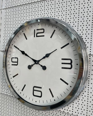 Modern Väggklocka i Krommetall (60 cm)