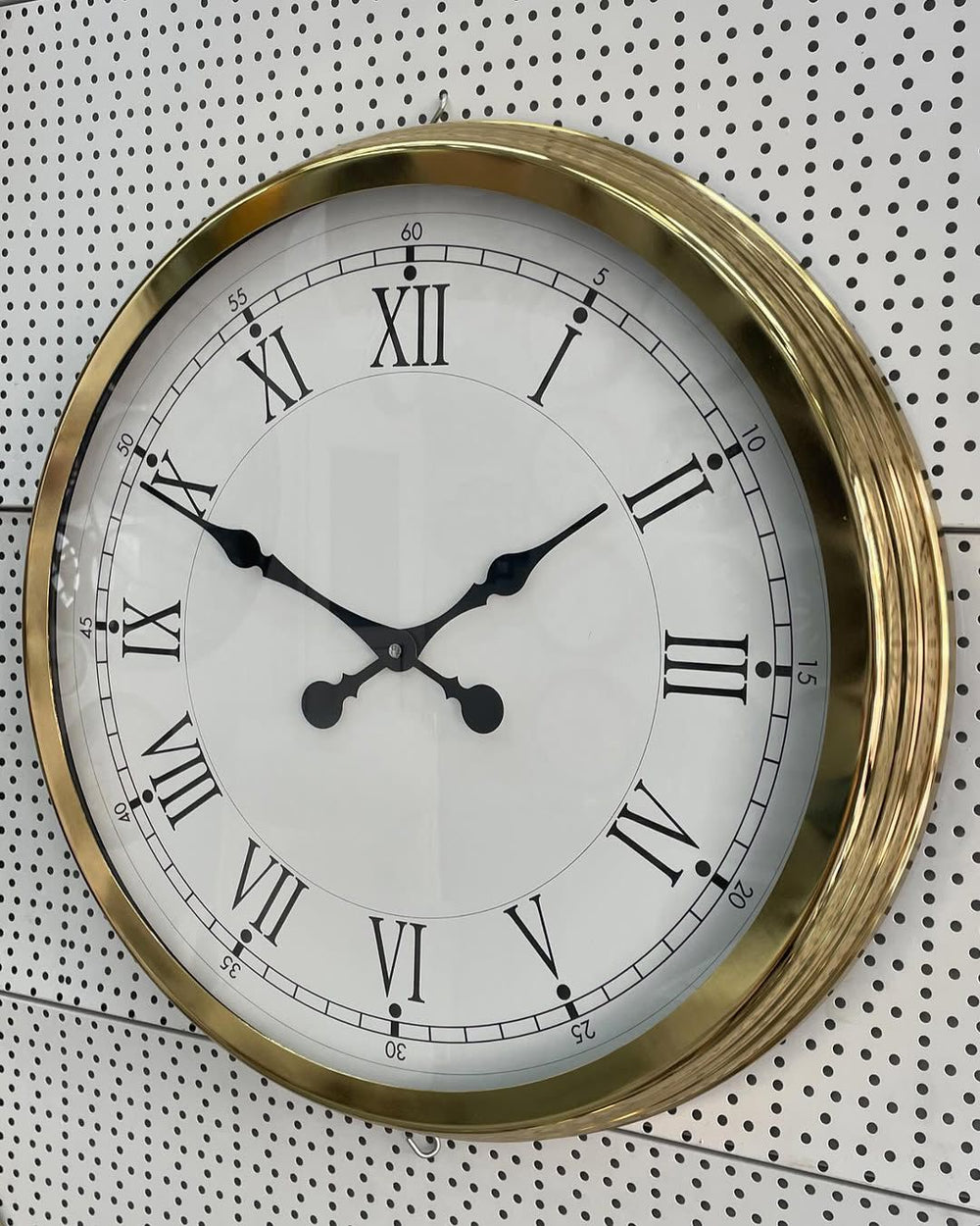 Väggklocka i Guldmetall med Romerska Siffror (60 cm)