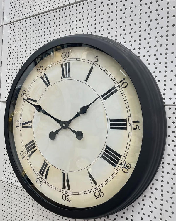 Väggklocka i Svart Metall med Romerska Siffror (60 cm)