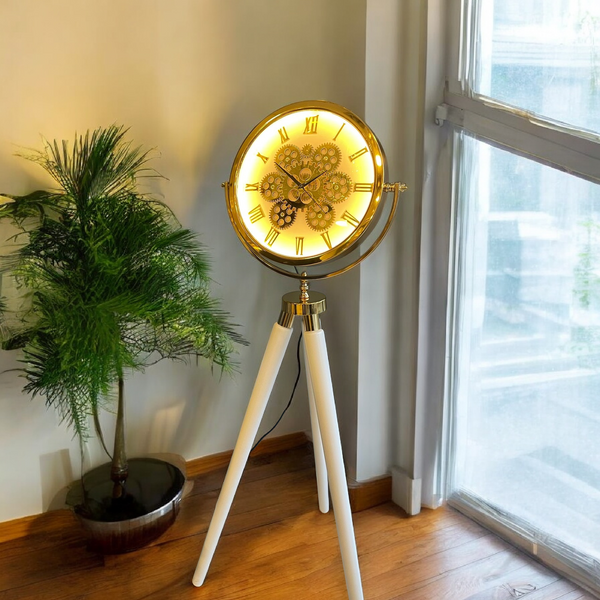 LED-belyst tripodklocka med guldfärgat metallhjul – vita träben (150 × 45 cm)