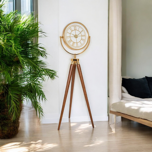 Tripodklocka med guldfärgat metallhjul – bruna träben (150 × 45 cm)