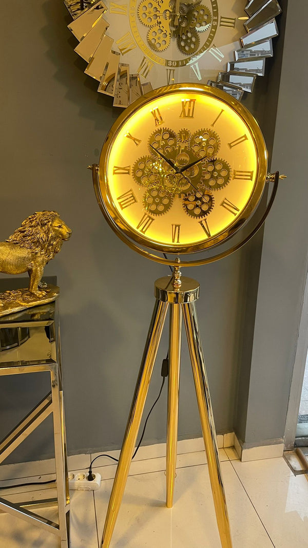 LED-belyst tripodklocka med guldfärgat metallhjul – guldmetallben (150 × 45 cm)